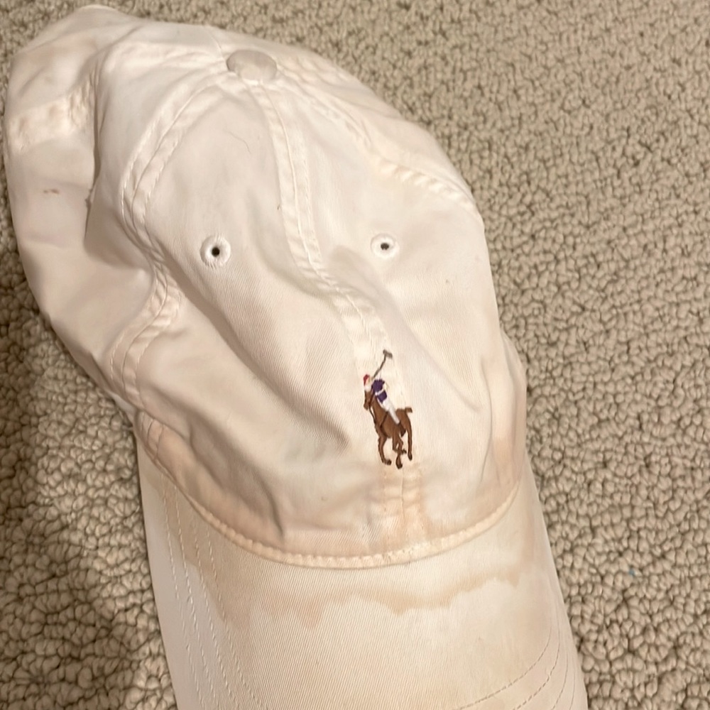 2 polo hats (red,white)